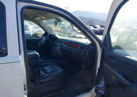 2012 Chevrolet Suburban 1500 Lt z USA, uszkodzony, nr VIN 1GNSKJE77CR106693